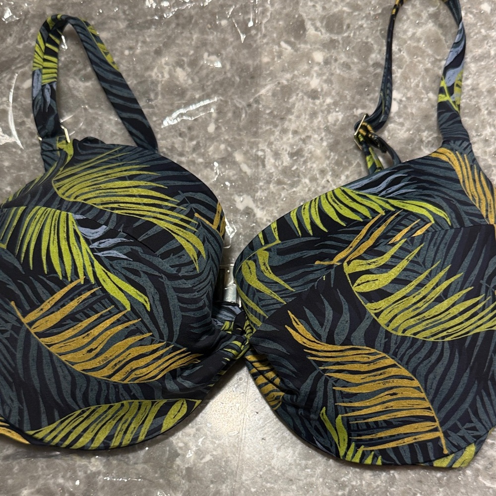 Victoria's Secret Leaf Pattern Bikini Top push up